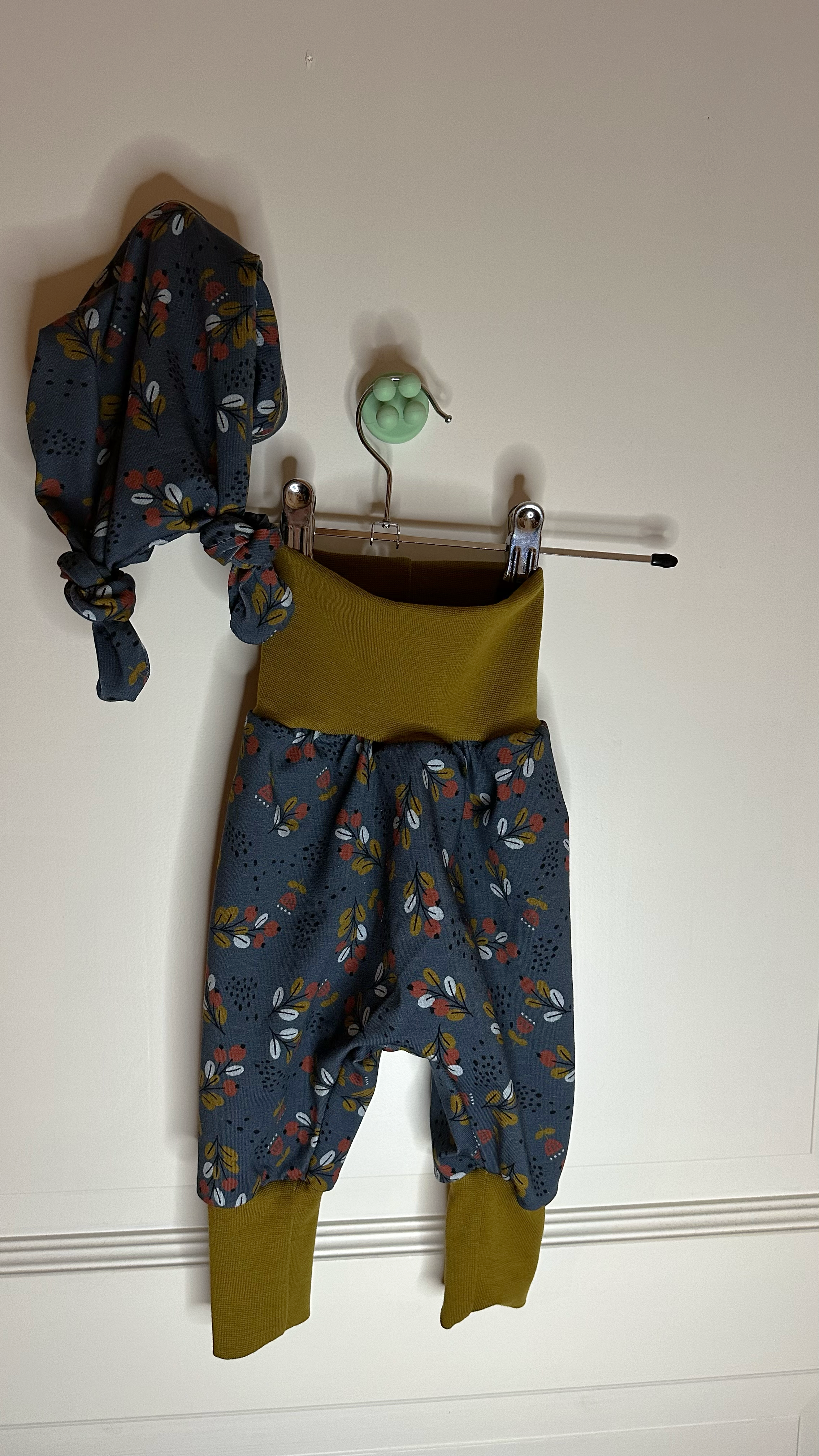 Erstlingsset, Babyset, Pumphose mit Halstuch