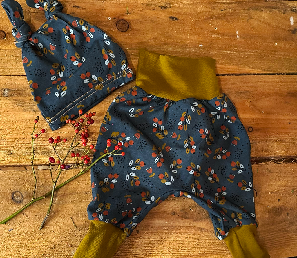 Erstlingsset, Babyset, Pumphose mit Halstuch